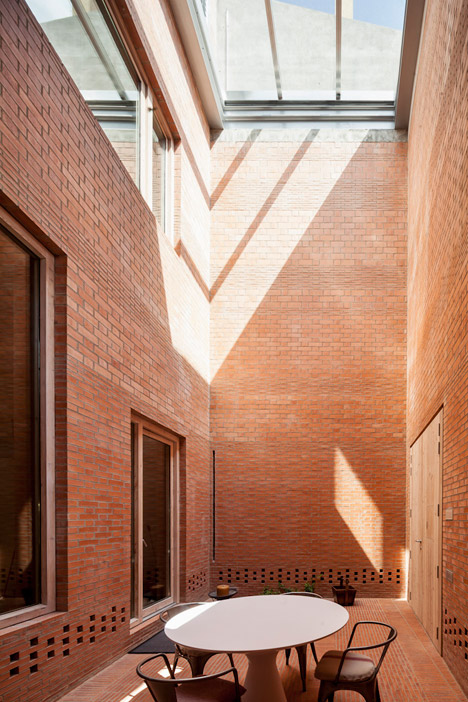 House 1014 in Barcelona by H Arquitectes