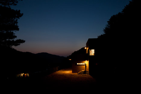 House in Sang-an by Studio GAON