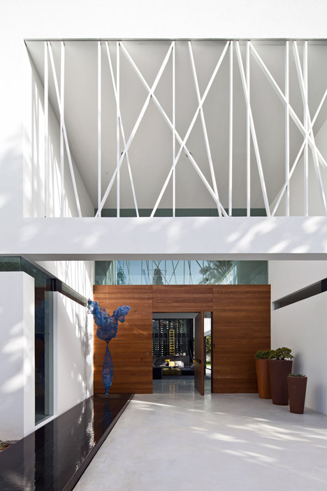 House-of-Parties-by-Pitsou-Kedem_dezeen_468_2