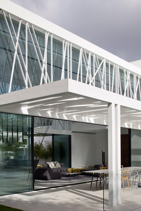 House-of-Parties-by-Pitsou-Kedem_dezeen_468_7