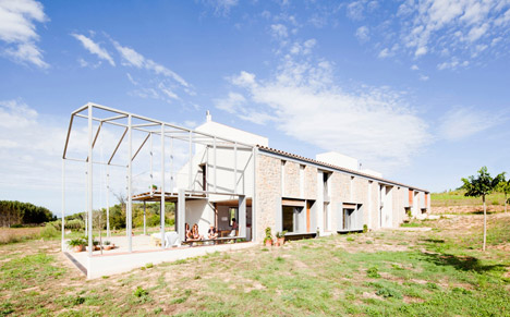 MMMMMS House by Anna & Eugeni Bach