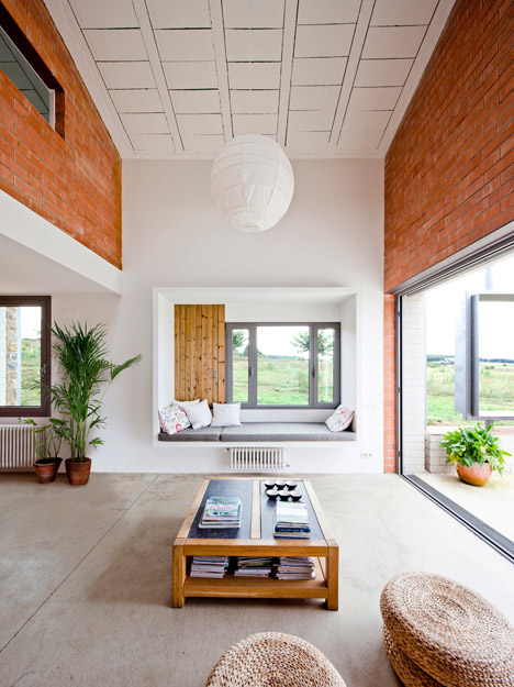 MMMMMS House by Anna & Eugeni Bach