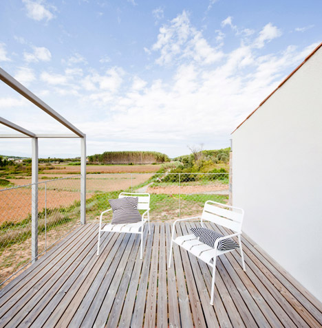MMMMMS House by Anna & Eugeni Bach