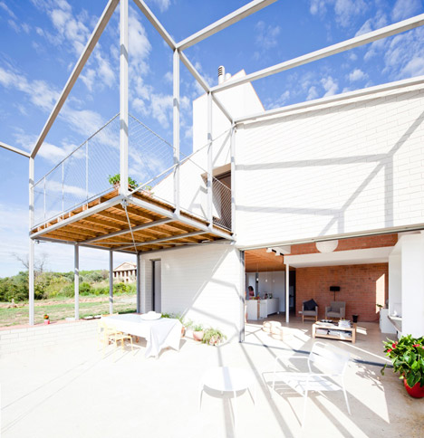 MMMMMS House by Anna & Eugeni Bach