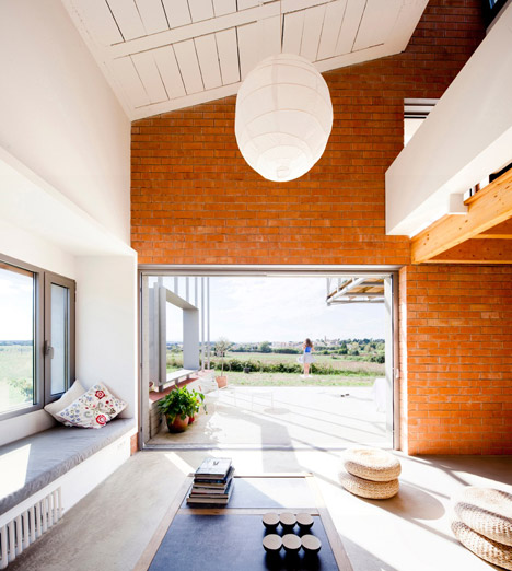 MMMMMS House by Anna & Eugeni Bach