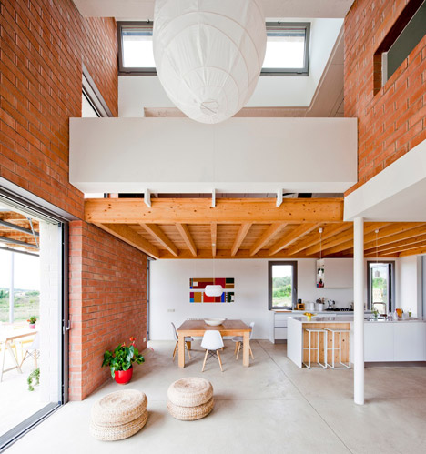 MMMMMS House by Anna & Eugeni Bach