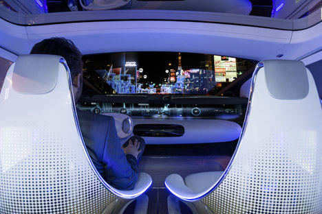 Mercedes-Benz-F-015-Luxury-b_dezeen_468_1