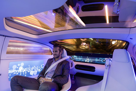 Mercedes-Benz-F-015-Luxury-b_dezeen_468_2