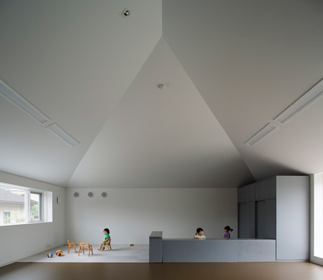 Hakemiya Nursery School by Rhythmdesign and Case-Real