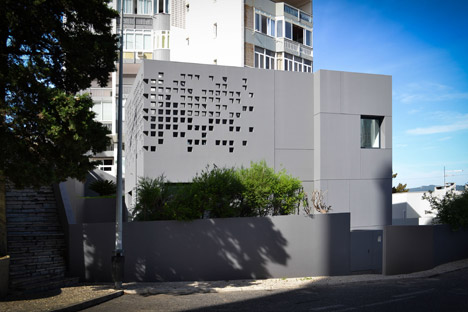 Office Conversion in Cascais by GGLL Atelier