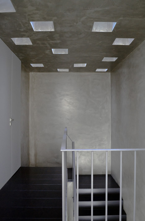 Office Conversion in Cascais by GGLL Atelier