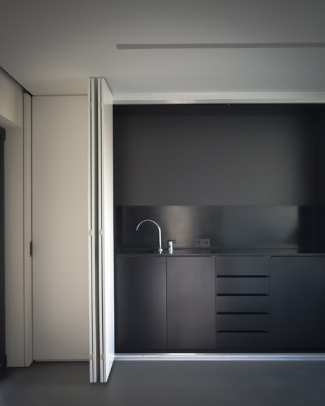 Office Conversion in Cascais by GGLL Atelier
