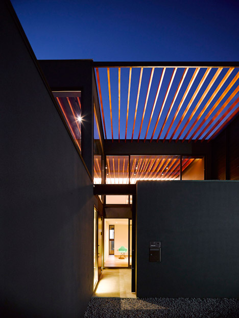 Pegola house in Japan by Apollo Architects