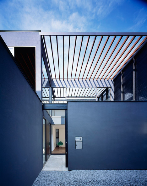 Pegola house in Japan by Apollo Architects