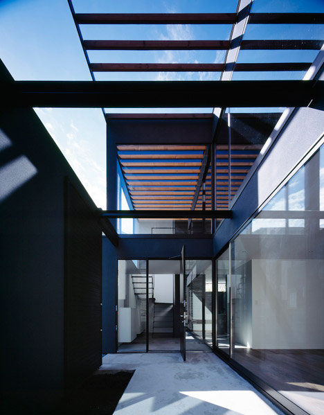 Pegola house in Japan by Apollo Architects