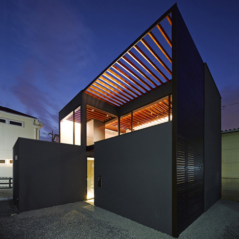 Pegola house in Japan by Apollo Architects