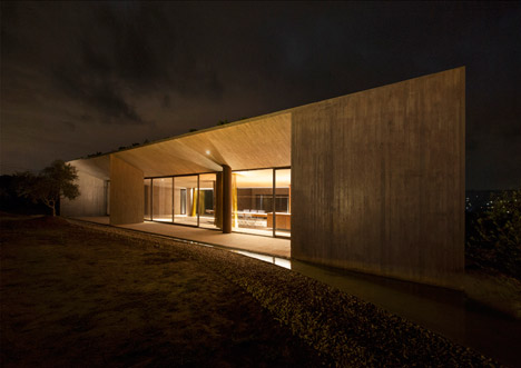Residence in Megara by Tense Architecture Network