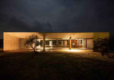 Residence in Megara by Tense Architecture Network