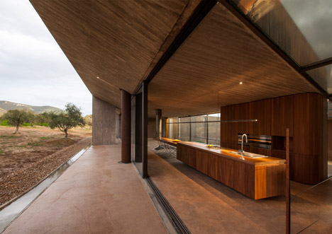 Residence in Megara by Tense Architecture Network