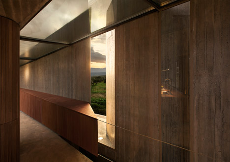 Residence in Megara by Tense Architecture Network