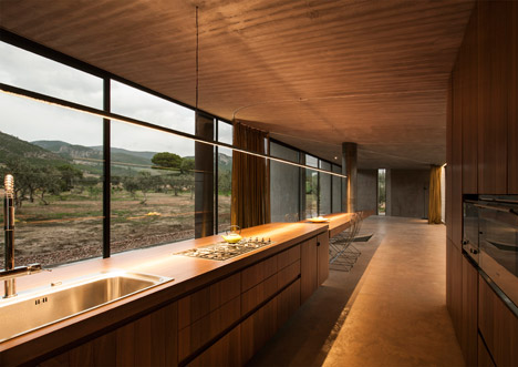 Residence in Megara by Tense Architecture Network