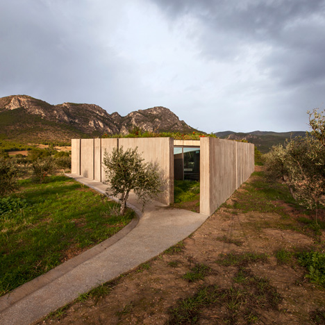 Residence in Megara by Tense Architecture Network