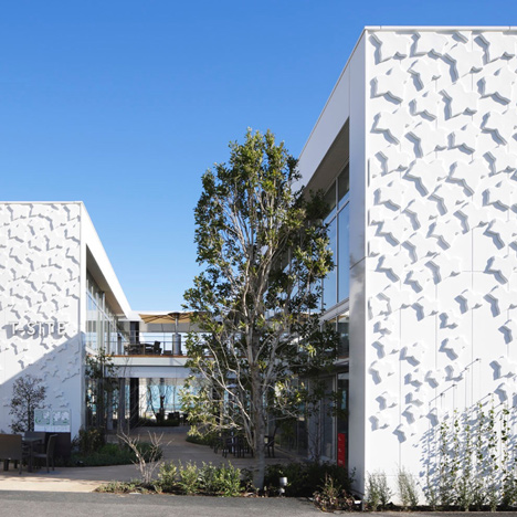Shonan T-Site bookshop by Klein Dytham