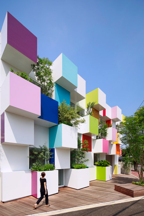 Sugamo Shinkin Bank by Emmanuelle Moureaux