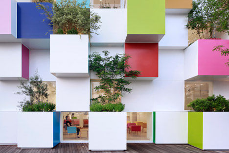 Sugamo Shinkin Bank by Emmanuelle Moureaux