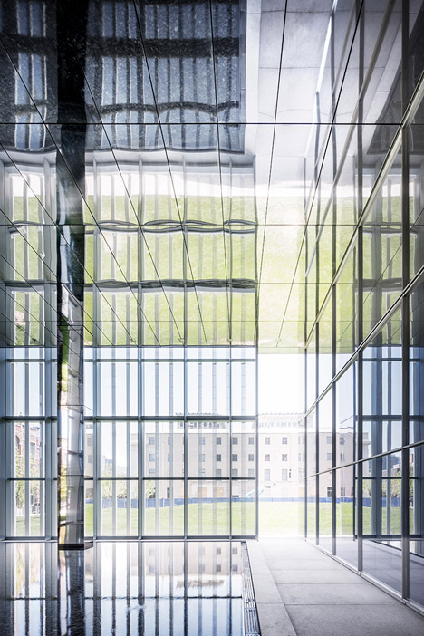 United-States-Courthouse-by-Thomas-Phifer-and-Partners_dezeen_468_10