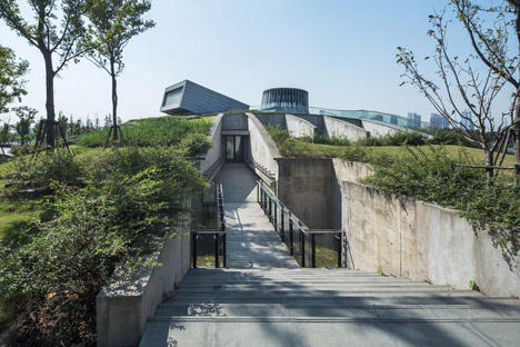 Waterfront restaurant by Pro-Form Architects
