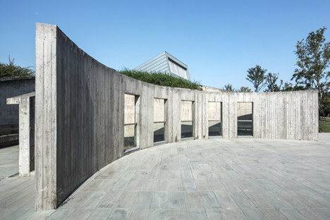 Waterfront restaurant by Pro-Form Architects