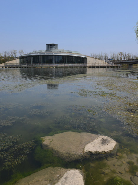 Waterfront restaurant by Pro-Form Architects
