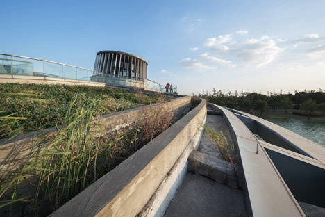 Waterfront restaurant by Pro-Form Architects