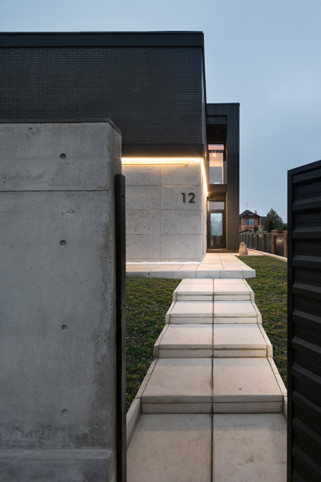 Buddys-house-by-Mahno_dezeen_468_4