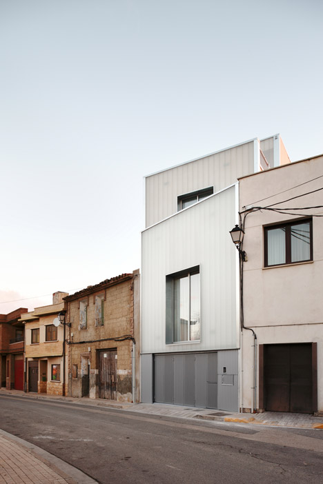 Casa #20 by RUE Architects