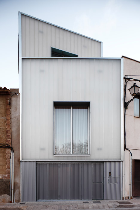Casa #20 by RUE Architects