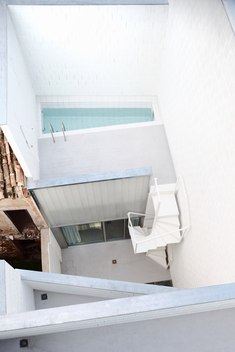 Casa #20 by RUE Architects