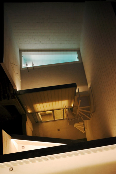 Casa #20 by RUE Architects