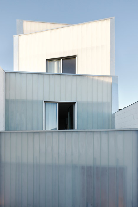 Casa #20 by RUE Architects