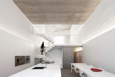 Casa #20 by RUE Architects