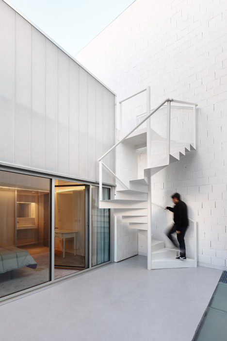 Casa #20 by RUE Architects