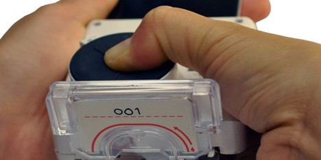 Smartphone-powered dongle tests for HIV in 15 minutes
