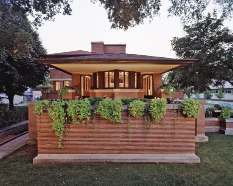 Frank-Lloyd-Wright-Frederick-C-Robie-House_dezeen_468_1