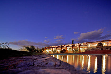 Frank-Lloyd-Wright-Taliesen-West_dezeen_468_0