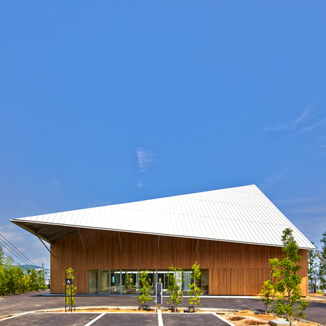 Garden Terrace Nagasaki Royal Terrace building by Kengo Kuma