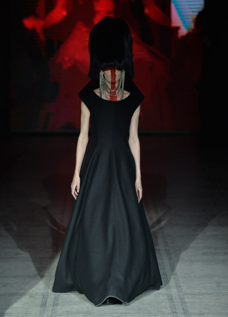 Gareth Pugh Autumn Winter 2015 at London Fashion Week