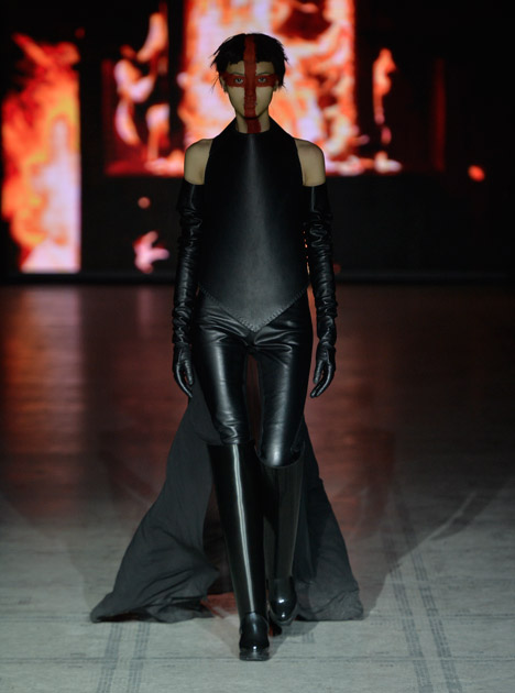 Gareth Pugh Autumn Winter 2015 at London Fashion Week