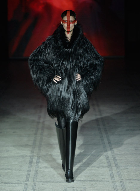 Gareth Pugh Autumn Winter 2015 at London Fashion Week