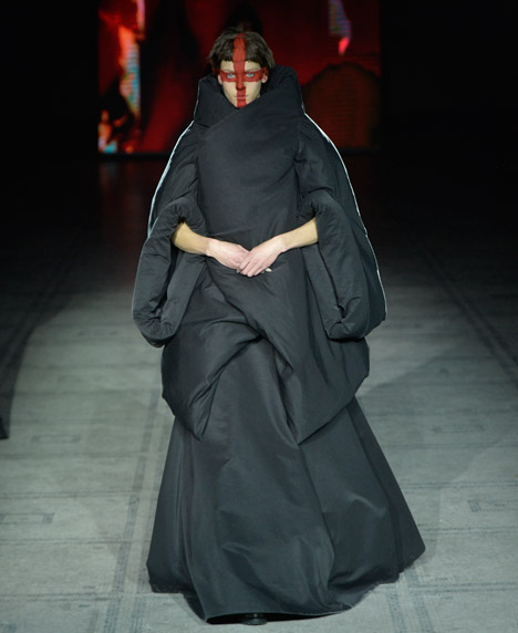 Gareth Pugh Autumn Winter 2015 at London Fashion Week